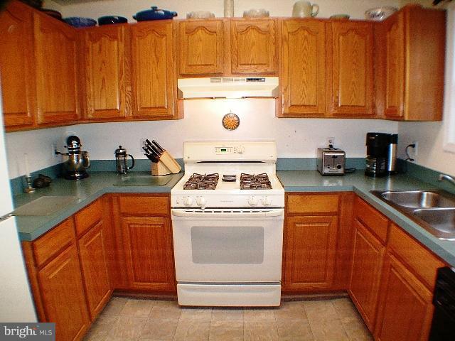 421 Hunting Road Winchester, VA 22603 - Photo 15 of 30 KITCHEN