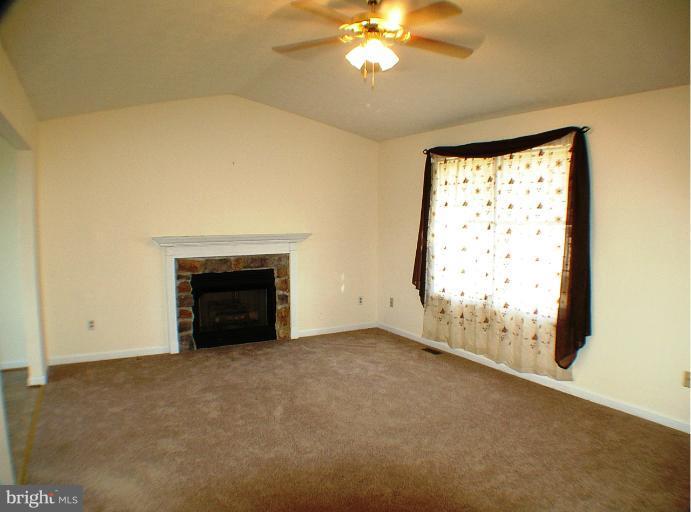 421 Hunting Road Winchester, VA 22603 - Photo 3 of 30 LIVING ROOM