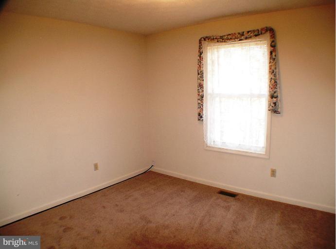 421 Hunting Road Winchester, VA 22603 - Photo 4 of 30 BEDROOM