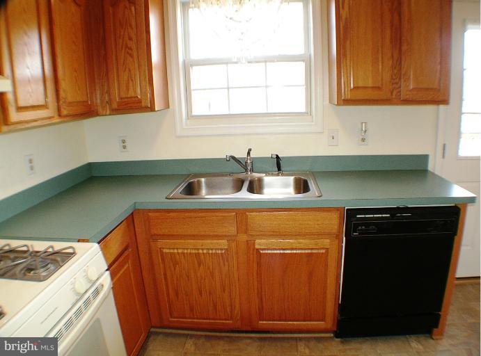 421 Hunting Road Winchester, VA 22603 - Photo 10 of 30 KITCHEN