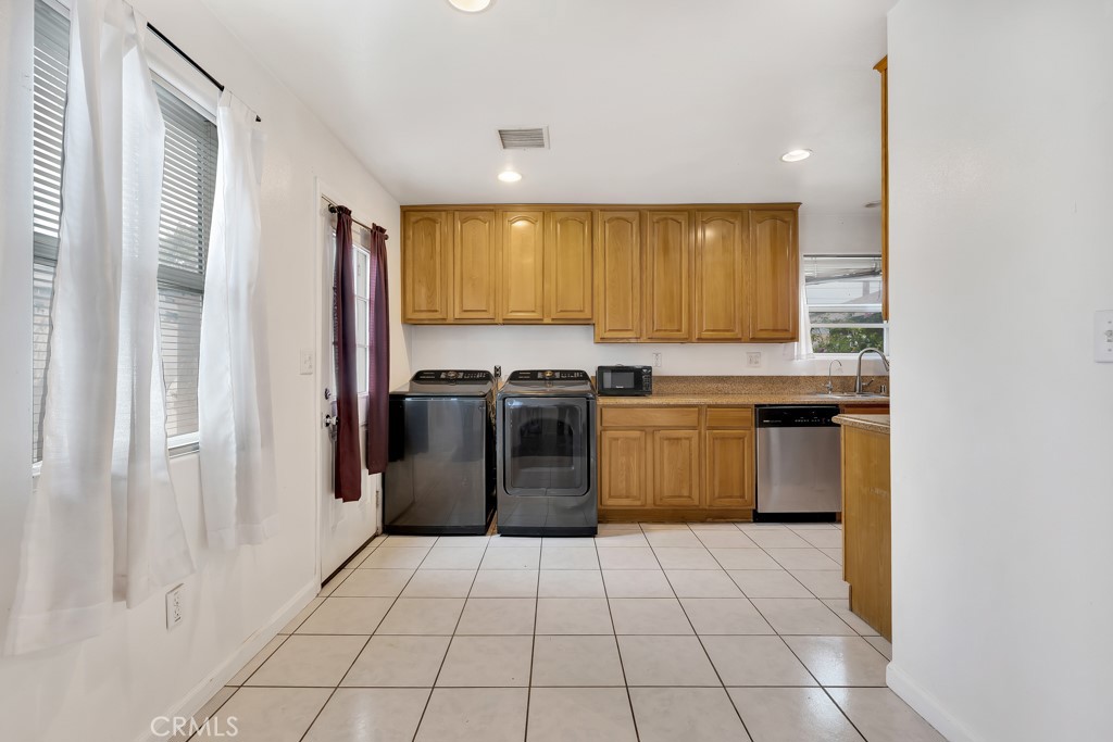 14962 Genoa Street Sylmar, CA 91342 - Photo 12 of 35