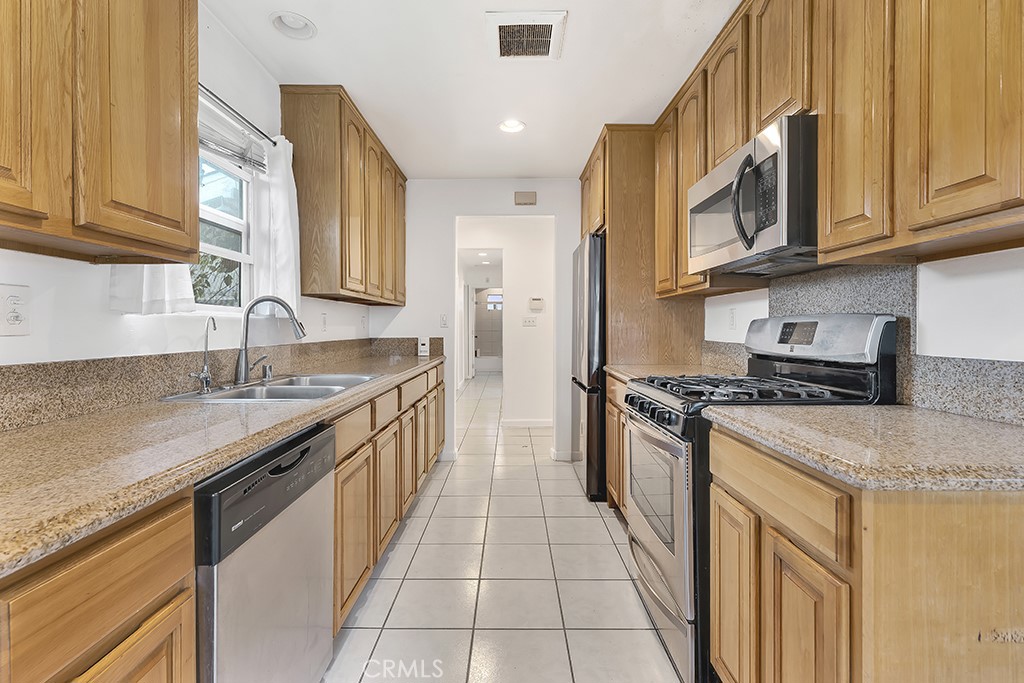 14962 Genoa Street Sylmar, CA 91342 - Photo 13 of 35