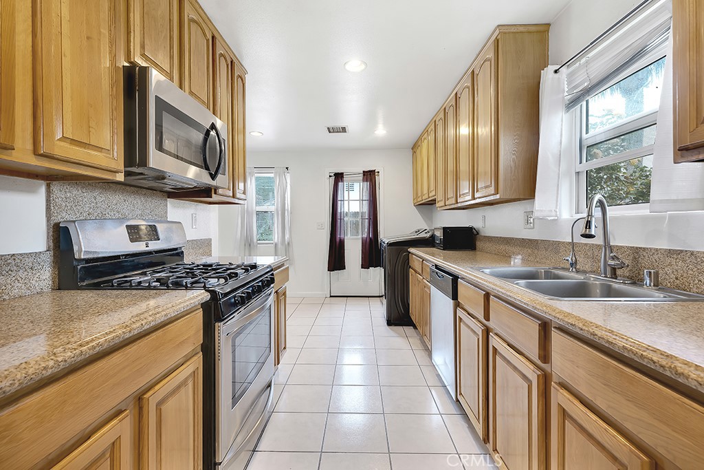 14962 Genoa Street Sylmar, CA 91342 - Photo 14 of 35