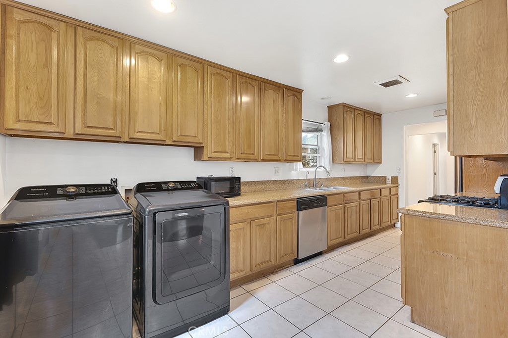 14962 Genoa Street Sylmar, CA 91342 - Photo 17 of 35