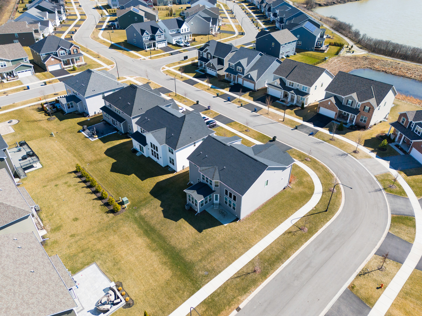 2552 Weatherbee Lane Naperville, IL 60563 - Photo 38 of 43 an aerial view of residential houses with outdoor space