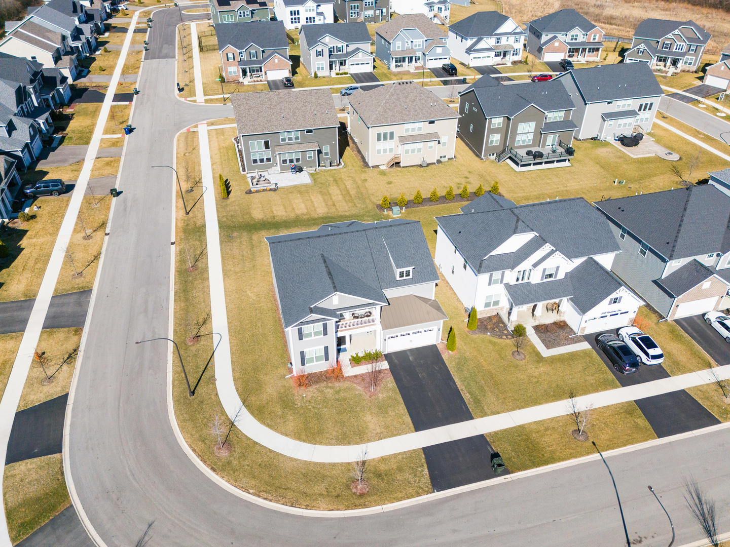 2552 Weatherbee Lane Naperville, IL 60563 - Photo 39 of 43 an aerial view of a swimming pool