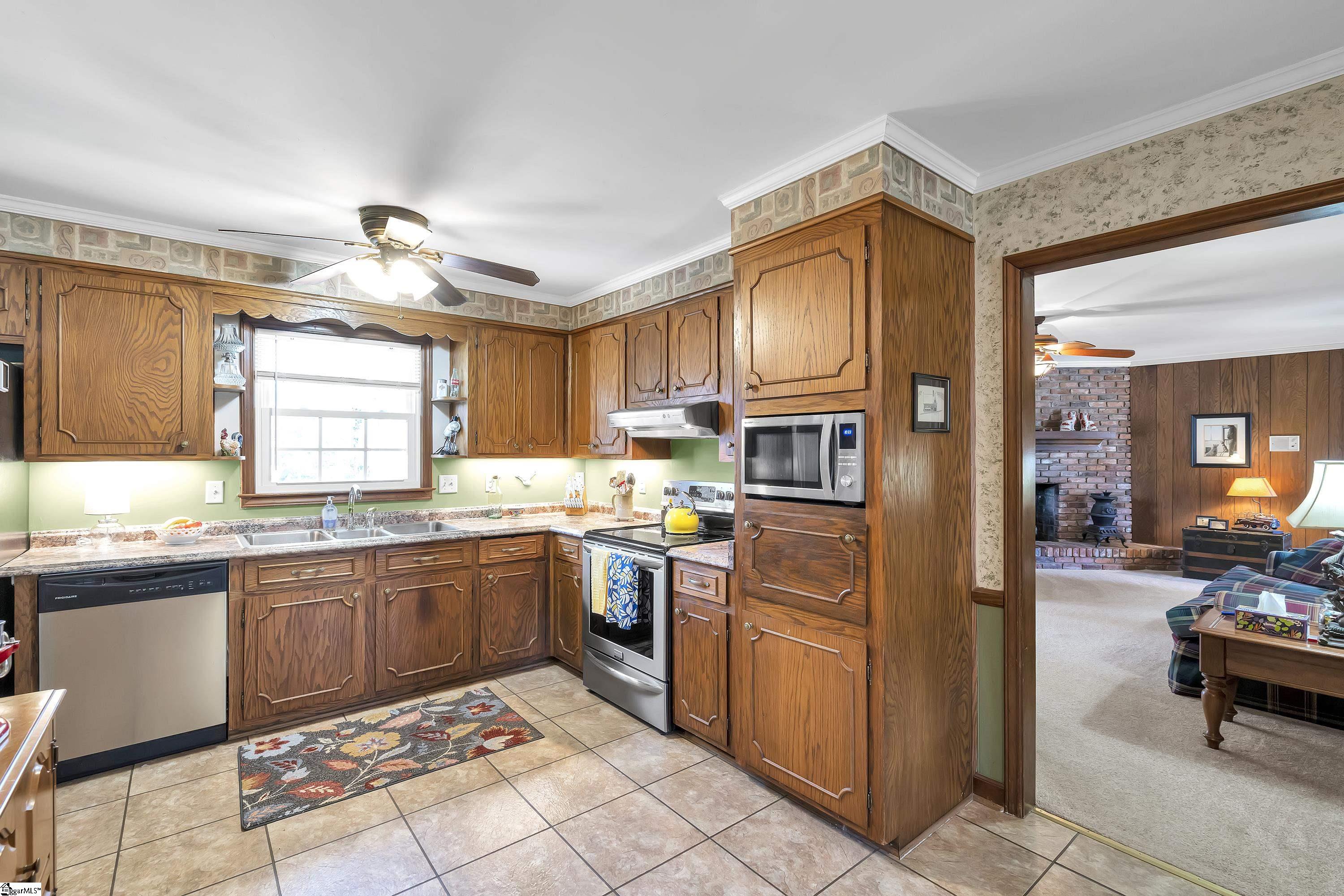 17 Covington Road Greenville, SC 29617 - Photo 9 of 23 Gallery Image 9