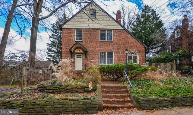 a front view of house with yard