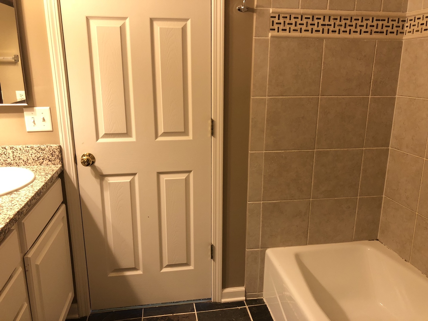 3005 Crystal Rock Road Naperville, IL 60564 - Photo 19 of 31 a bathroom with a bathtub