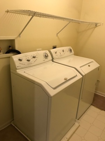 3005 Crystal Rock Road Naperville, IL 60564 - Photo 20 of 31 a utility room with dryer and washer