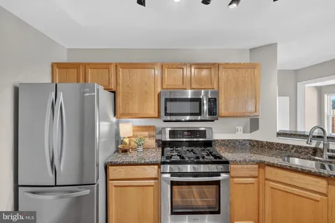 $435,000 | 6607 Thackwell Way, Unit 2201, Alexandria, VA 22315