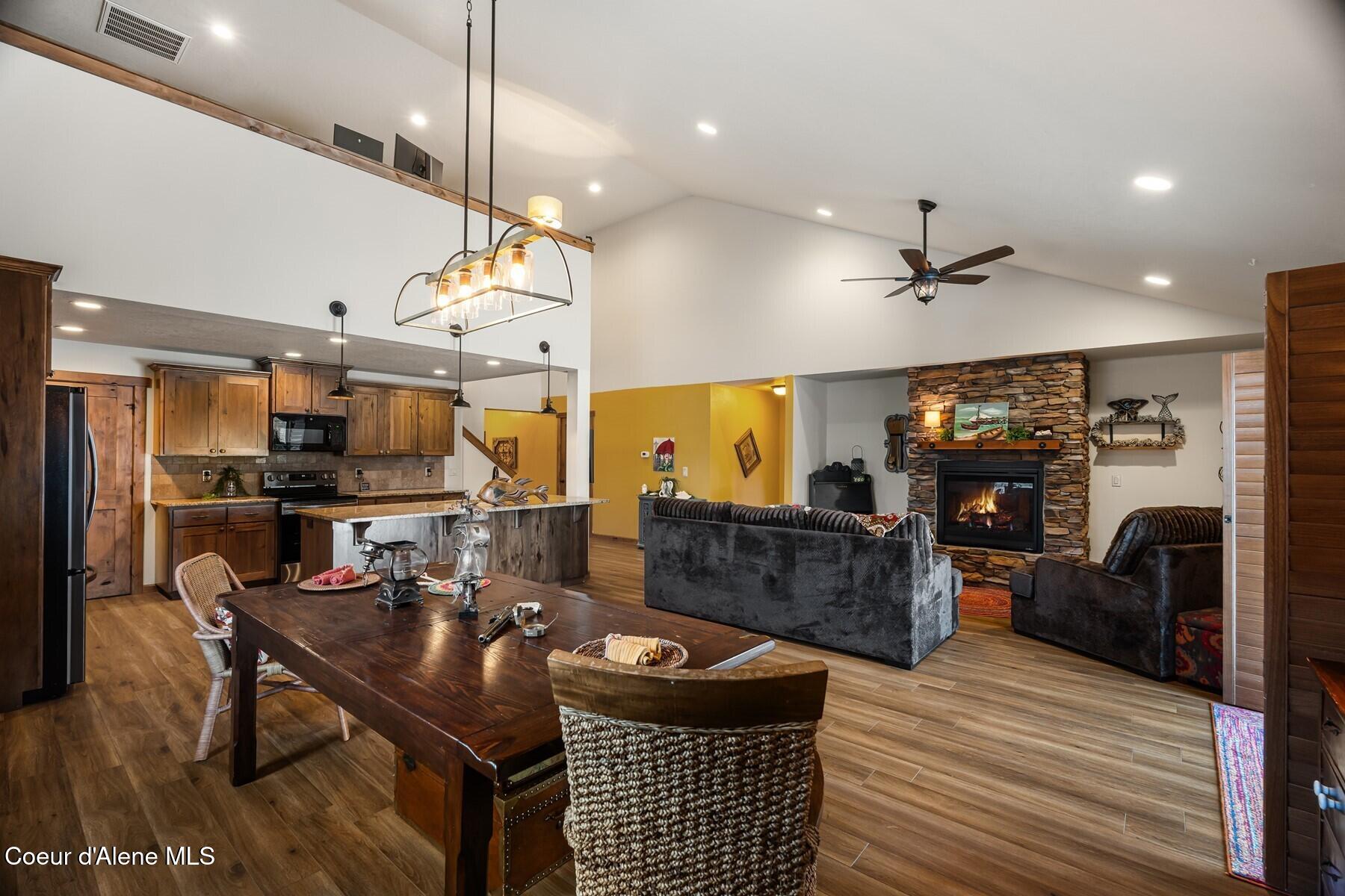 13439 North Shimmering Court Rathdrum, ID 83858 - Photo 3 of 52 86229667