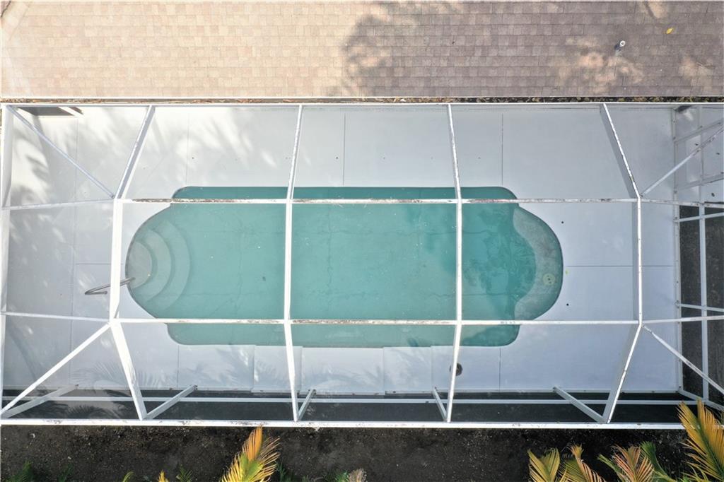 3285 3rd Place Vero Beach, FL 32968 - Photo 5 of 34 a picture of a glass door