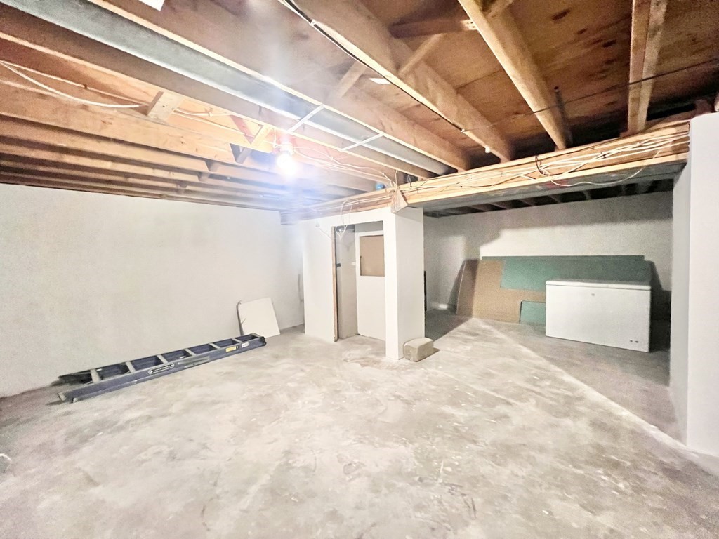 140 Ellendale Circle Springfield, MA 01128 - Photo 18 of 21 a view of an empty room
