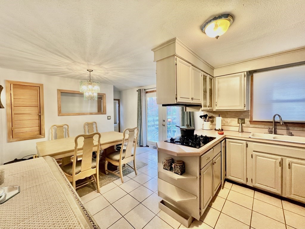 140 Ellendale Circle Springfield, MA 01128 - Photo 6 of 21 a kitchen with a sink and cabinets