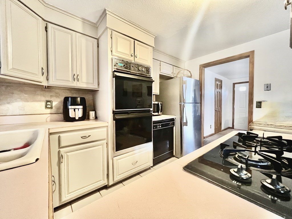 140 Ellendale Circle Springfield, MA 01128 - Photo 7 of 21 a kitchen with stainless steel appliances granite countertop a refrigerator and a stove
