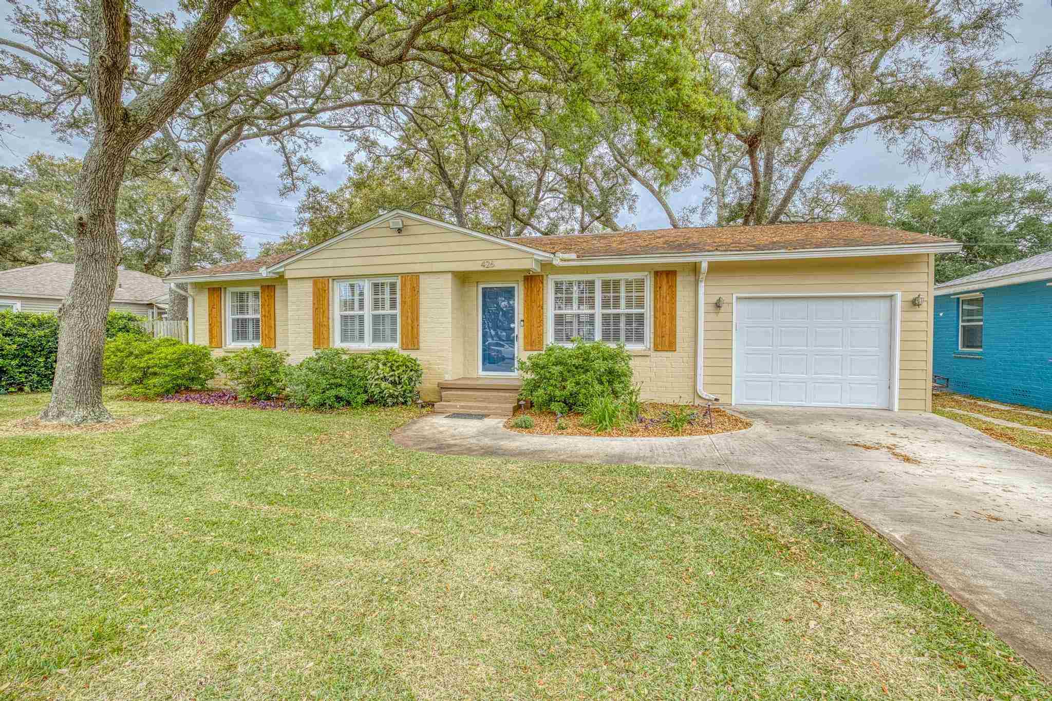 426 Gibbs Road Pensacola, FL 32507 - Photo 3 of 35