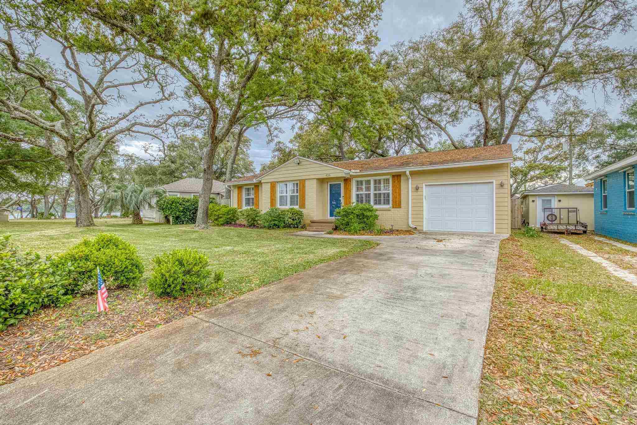 426 Gibbs Road Pensacola, FL 32507 - Photo 4 of 35