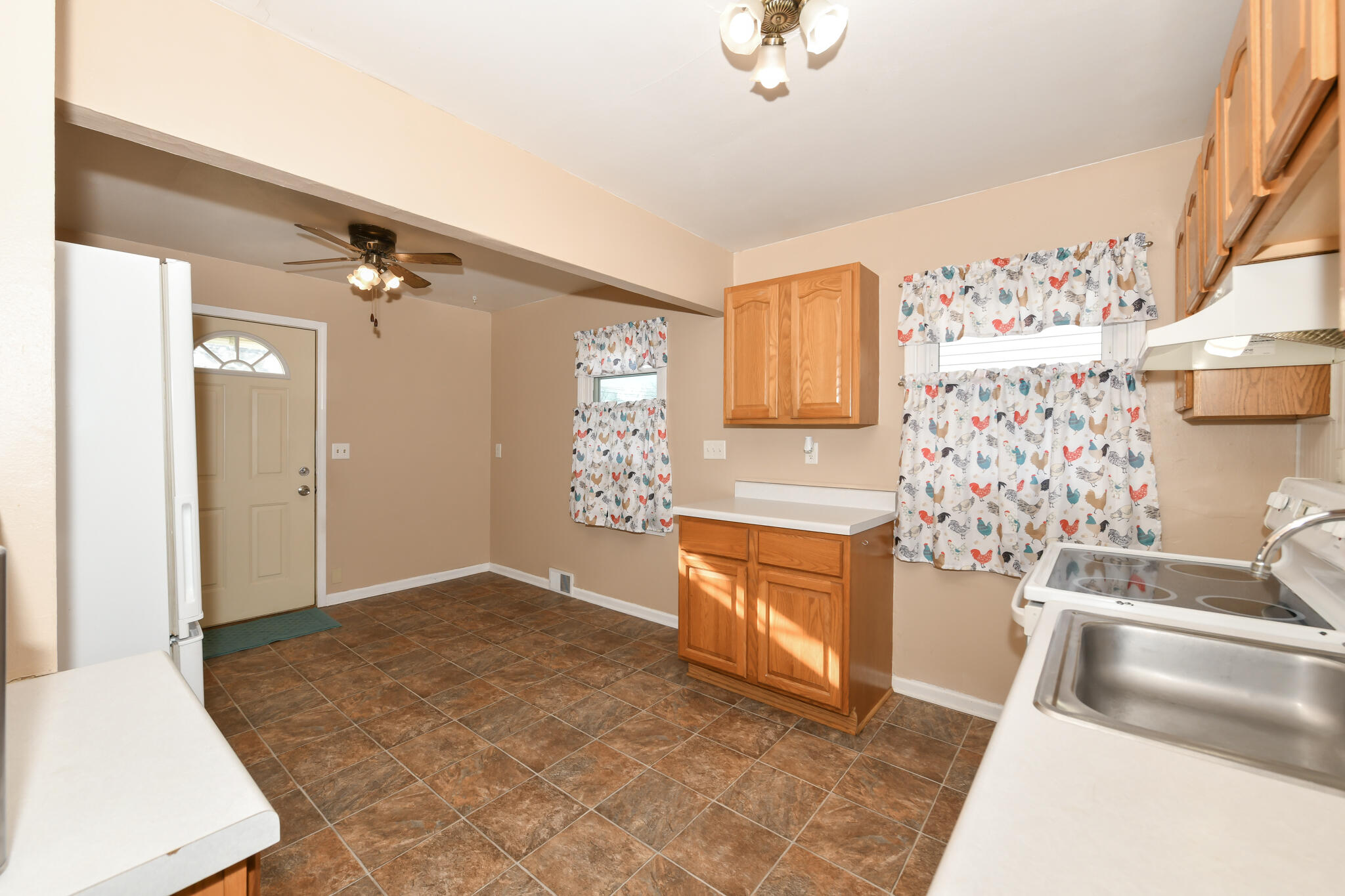 1601 Richard Avenue Mount Pleasant, WI 53403 - Photo 13 of 33 HEN_ (13)