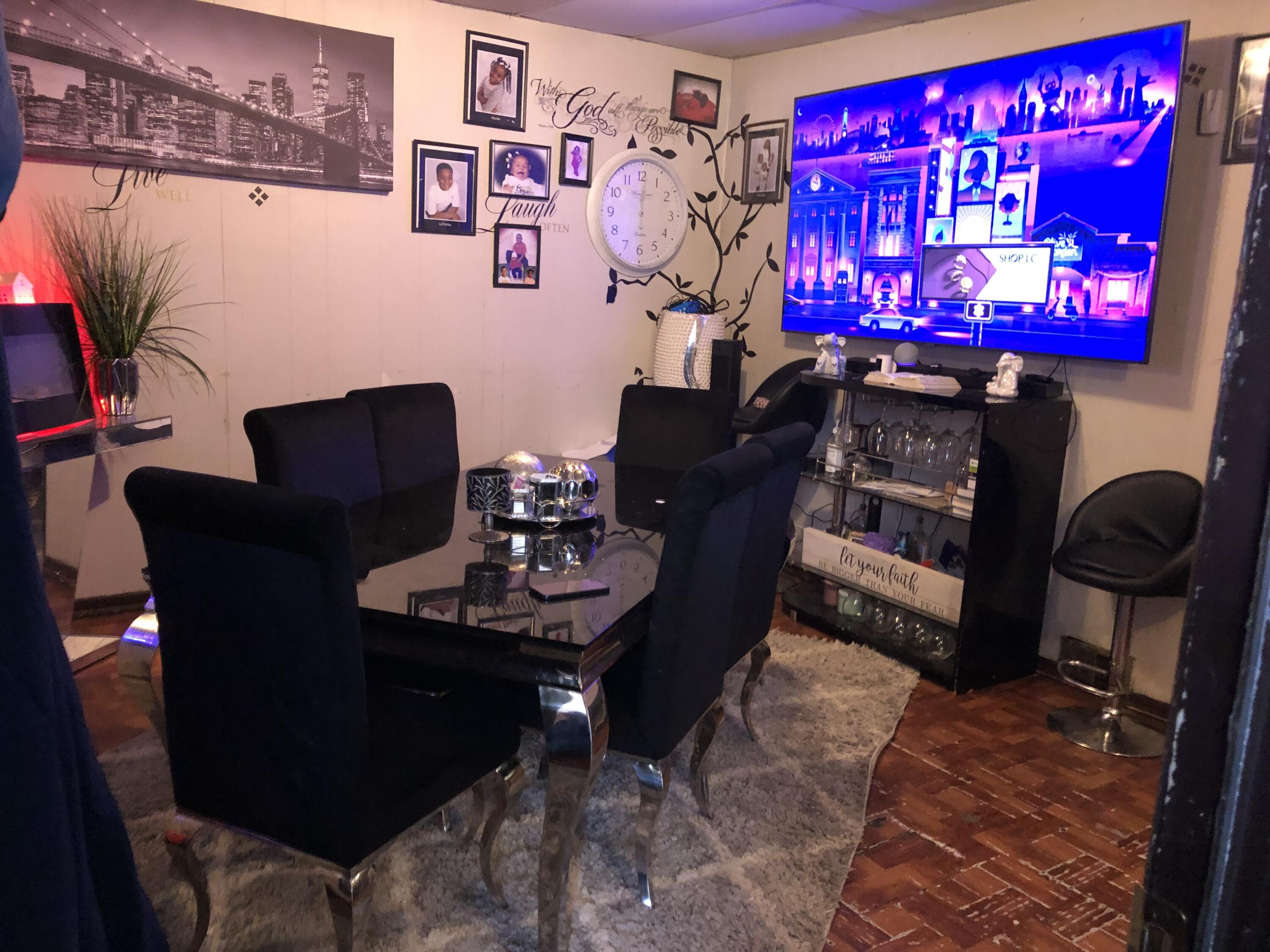 2748 North 11th Street Milwaukee, WI 53206 - Photo 2 of 11 LIIVING ROOM