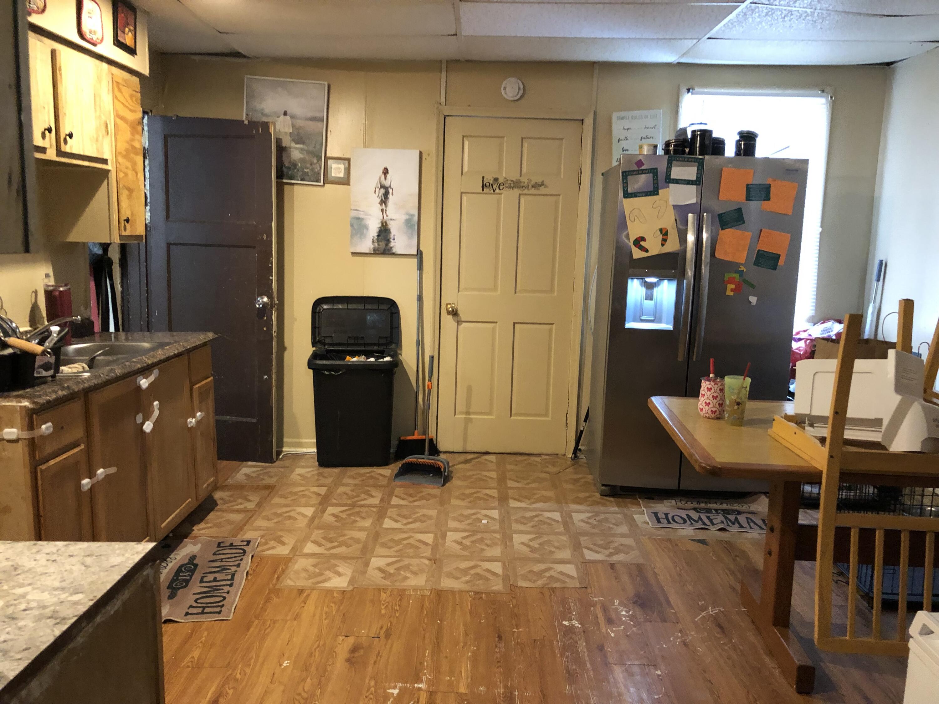 2748 North 11th Street Milwaukee, WI 53206 - Photo 4 of 11 KITCHEN