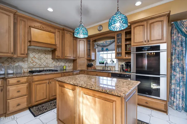 $699,000 | 5 Cephalonia Drive, Niskayuna, NY 12309