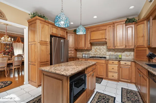 $699,000 | 5 Cephalonia Drive, Niskayuna, NY 12309