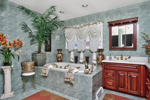 $699,000 | 5 Cephalonia Drive, Niskayuna, NY 12309