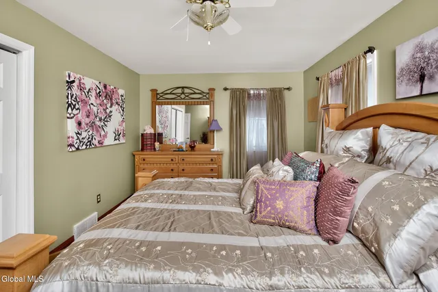 $699,000 | 5 Cephalonia Drive, Niskayuna, NY 12309