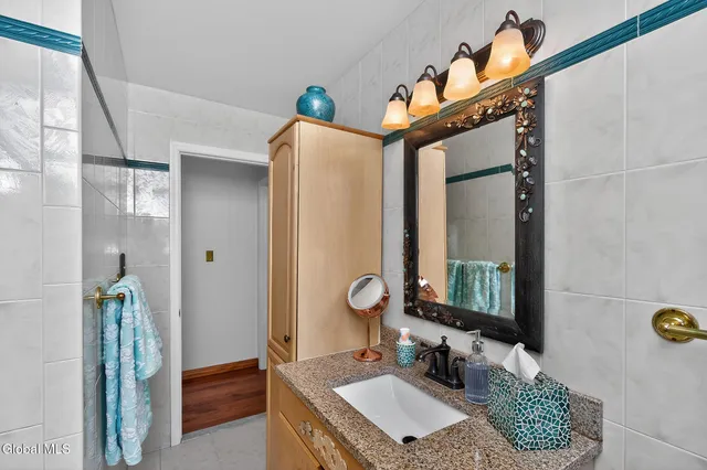 $699,000 | 5 Cephalonia Drive, Niskayuna, NY 12309