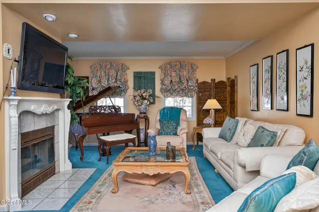 $699,000 | 5 Cephalonia Drive, Niskayuna, NY 12309