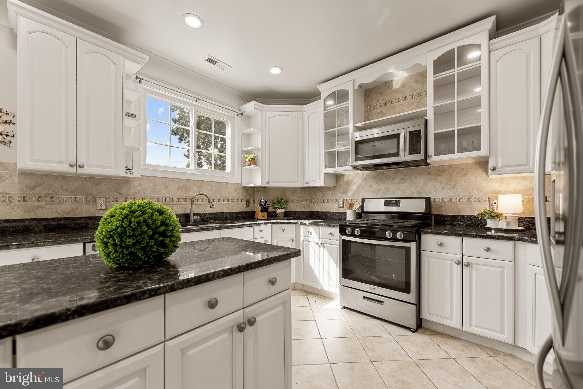 6612 Quander Road Alexandria, VA 22307 - Photo 4 of 46 Spacious & Bright Eat-In Kitchen