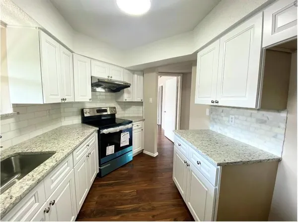 $2,200 | 3101 Townbluff Drive, Unit 423, Plano, TX 75075