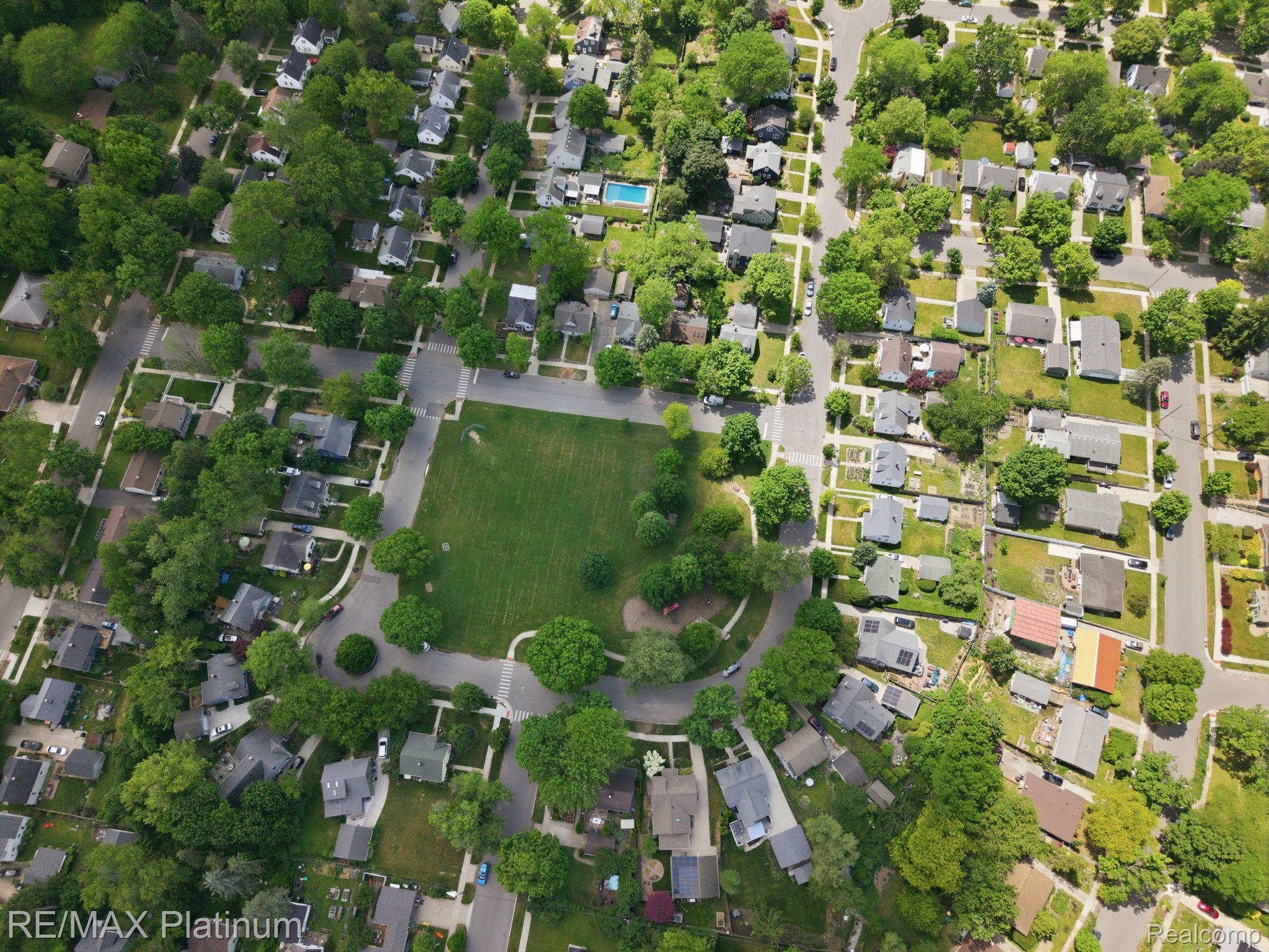 1713 Town Commons Drive Howell, MI 48855 - Photo 43 of 44 47-web-or-mls-town_commons_drone_010.jpg