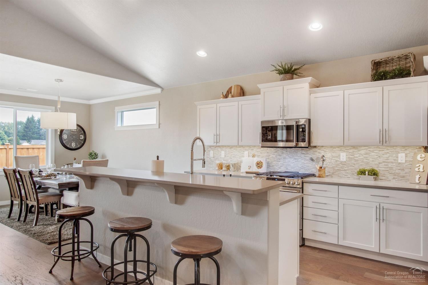 3517 Southwest Antelope Court Redmond, OR 97756 - Photo 6 of 24 Additional Photo