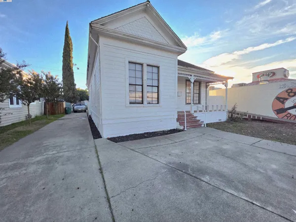 $498,888 | 220 East Lodi Avenue, Lodi, CA 95240