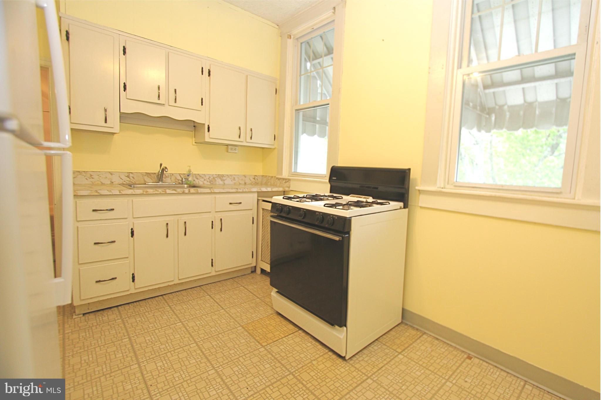 9136 Avondale Road Baltimore, MD 21234 - Photo 11 of 24 Kitchen