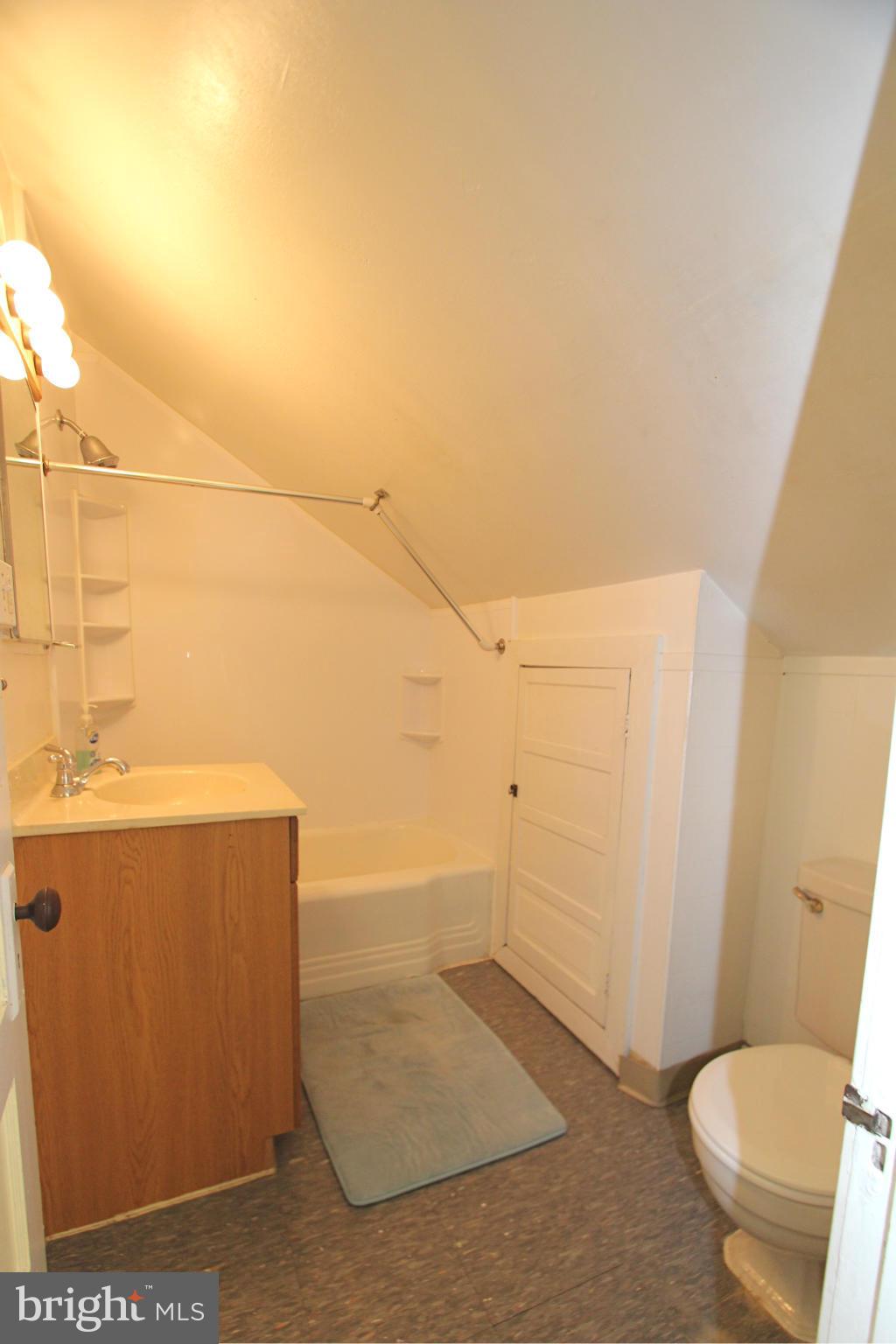 9136 Avondale Road Baltimore, MD 21234 - Photo 15 of 24 Bath