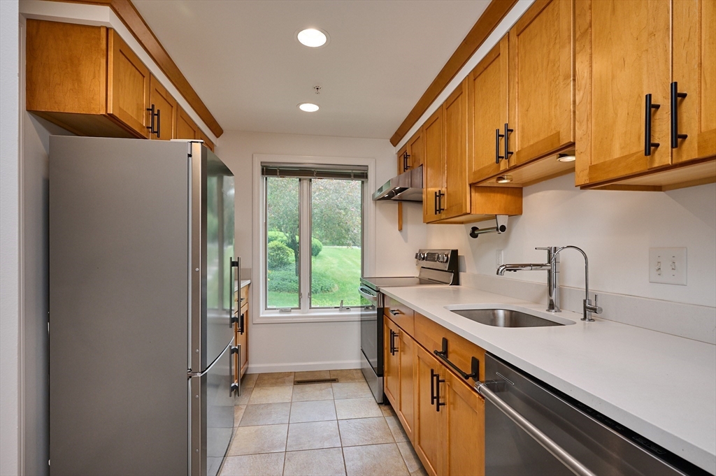 8 Emerson Court, Unit 8 Amherst, MA 01002 - Photo 11 of 42