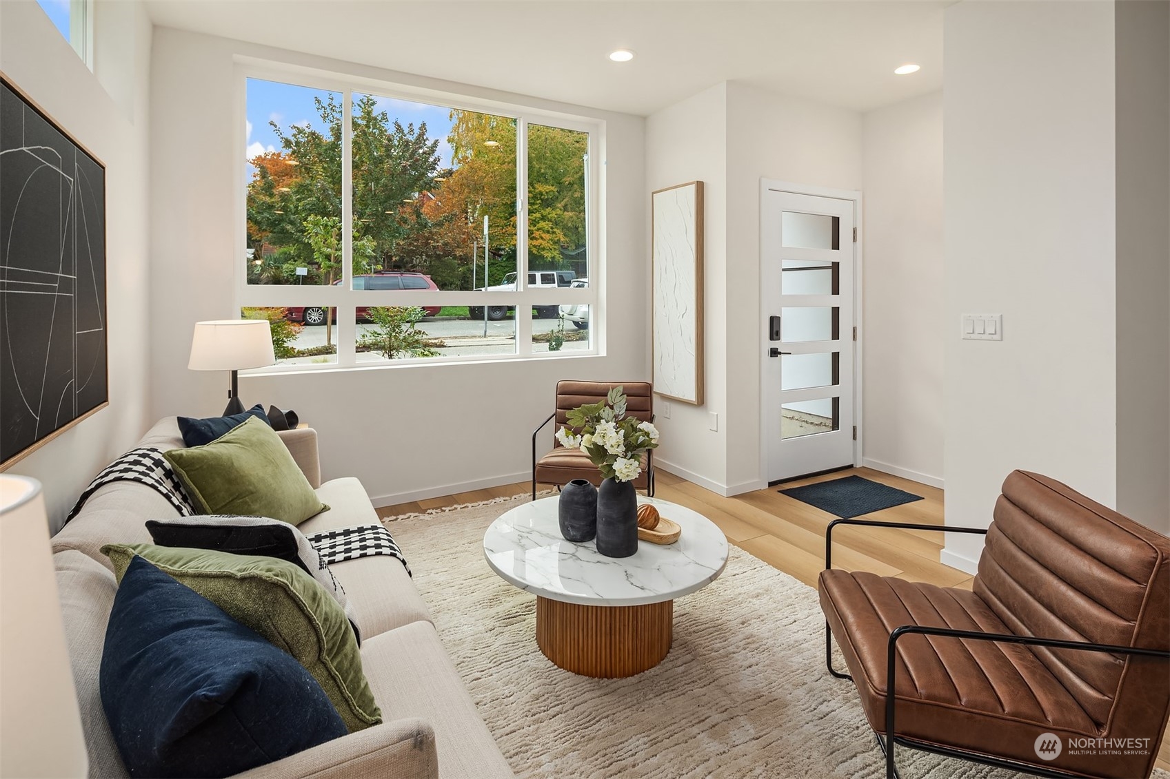 4542 40th Avenue Southwest Seattle, WA 98116 - Photo 2 of 14