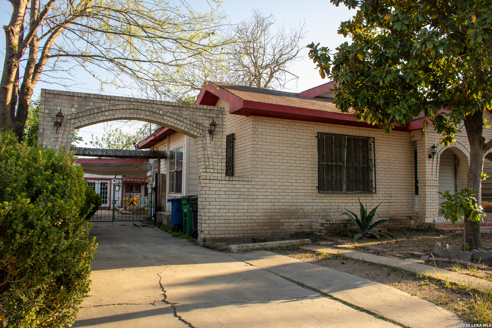 1806 West Ridgewood Court San Antonio, TX 78201 - Photo 3 of 17