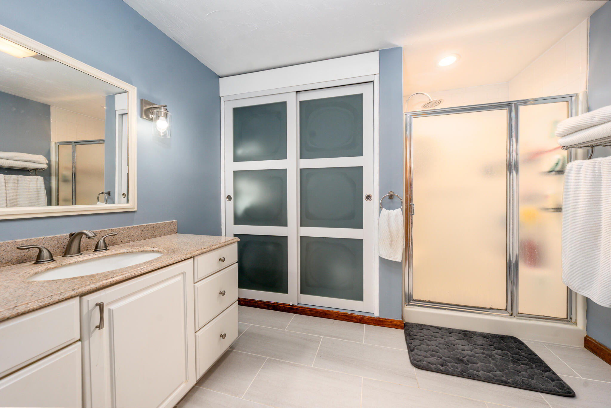 195 Falmouth Road, Unit 9D Mashpee, MA 02649 - Photo 17 of 36 a bathroom with a sink and a mirror