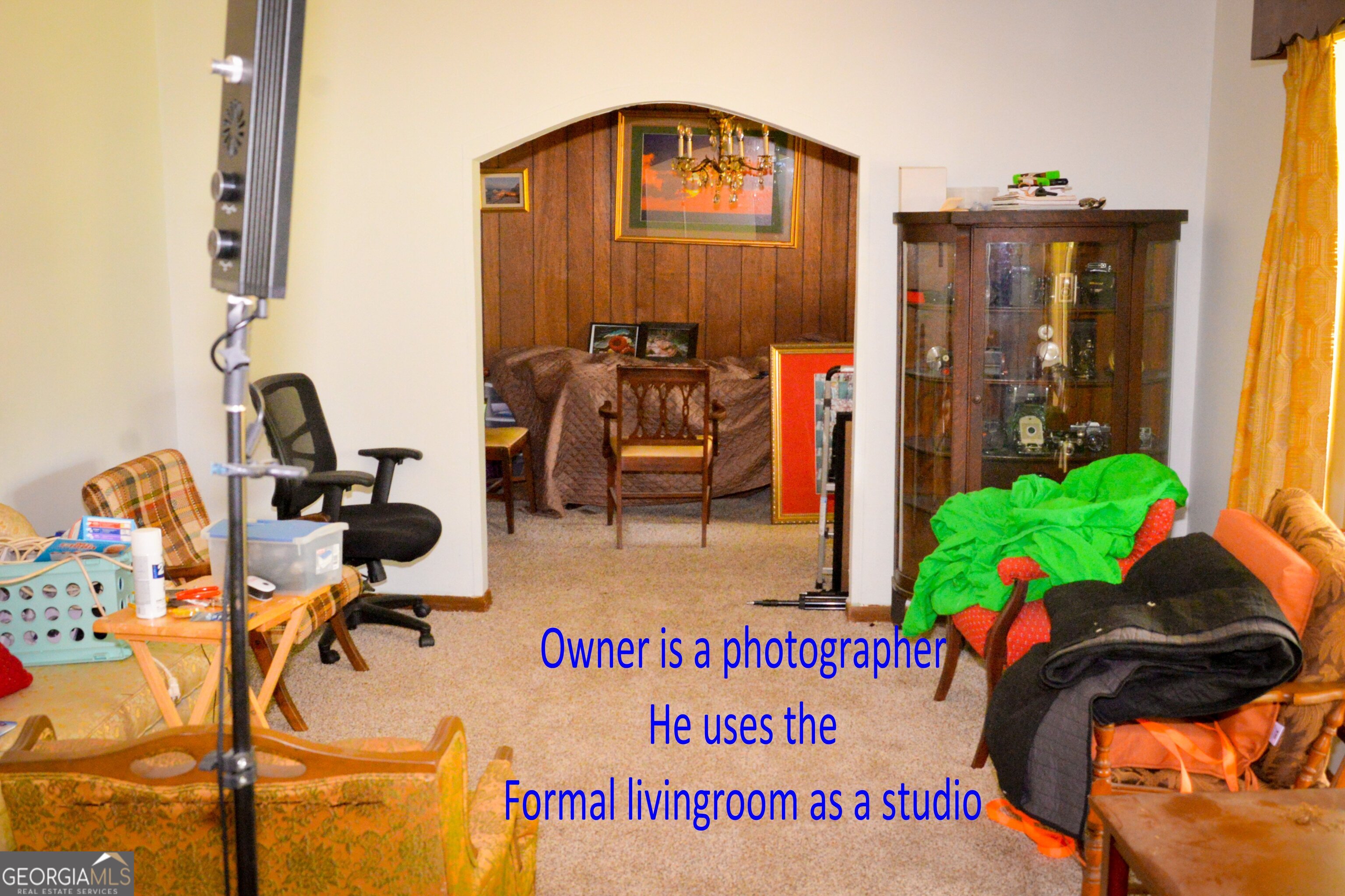 101 Pineview Drive Thomaston, GA 30286 - Photo 16 of 22 Large living room.