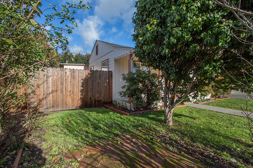 1732 Ash Street Fortuna, CA 95540 - Photo 23 of 37 a backyard of a house with lots of green space
