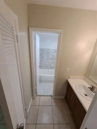 $1,500 | 140 Royal Palm Road, Unit 107, Hialeah Gardens, FL 33016