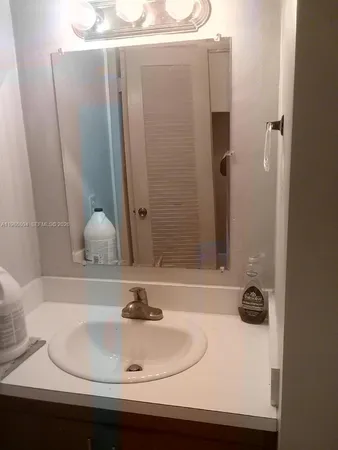 $1,500 | 140 Royal Palm Road, Unit 107, Hialeah Gardens, FL 33016