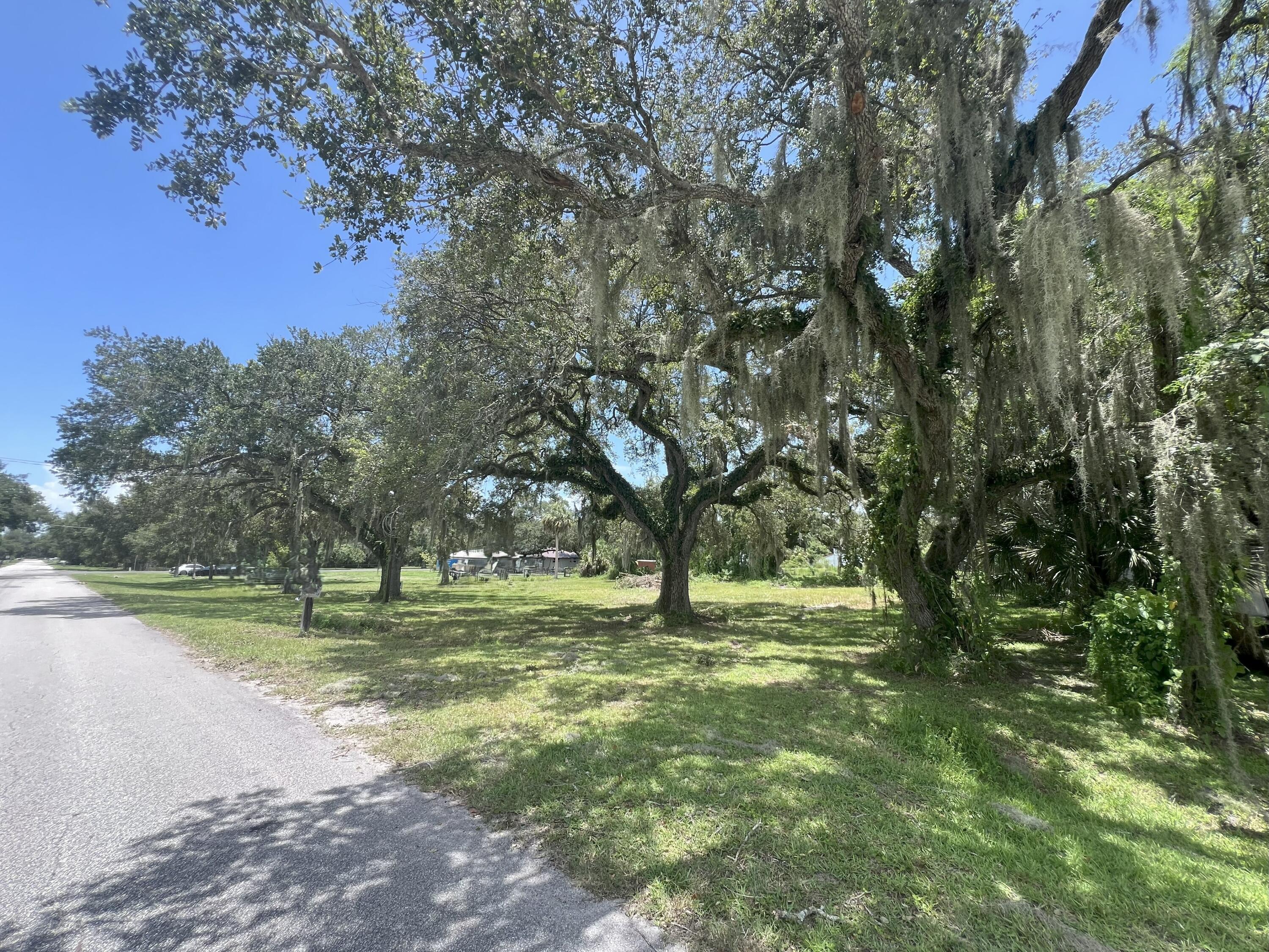 2070 Southwest 8th Street Okeechobee, FL 34974 - Photo 9 of 10 IMG_2332