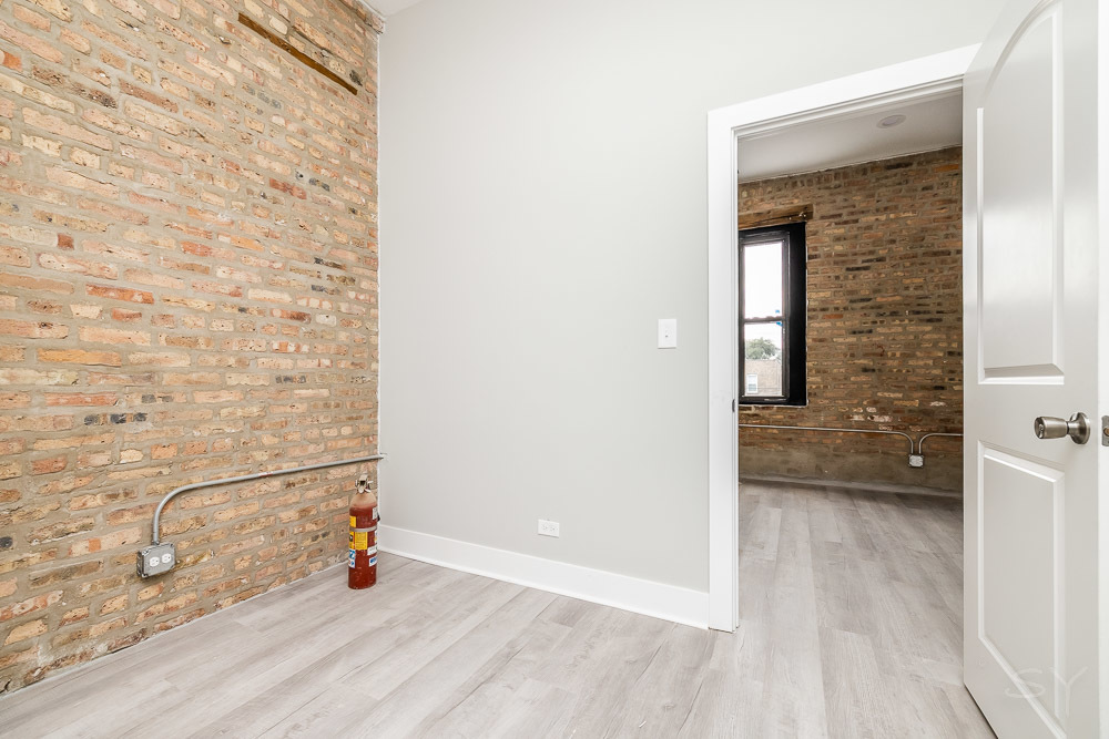 2450 South Oakley Avenue, Unit 2R Chicago, IL 60608 - Photo 5 of 9