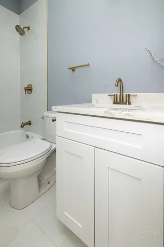 $1,750 | 2450 South Oakley Avenue, Unit 2R, Chicago, IL 60608