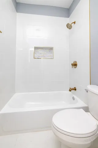 $1,750 | 2450 South Oakley Avenue, Unit 2R, Chicago, IL 60608